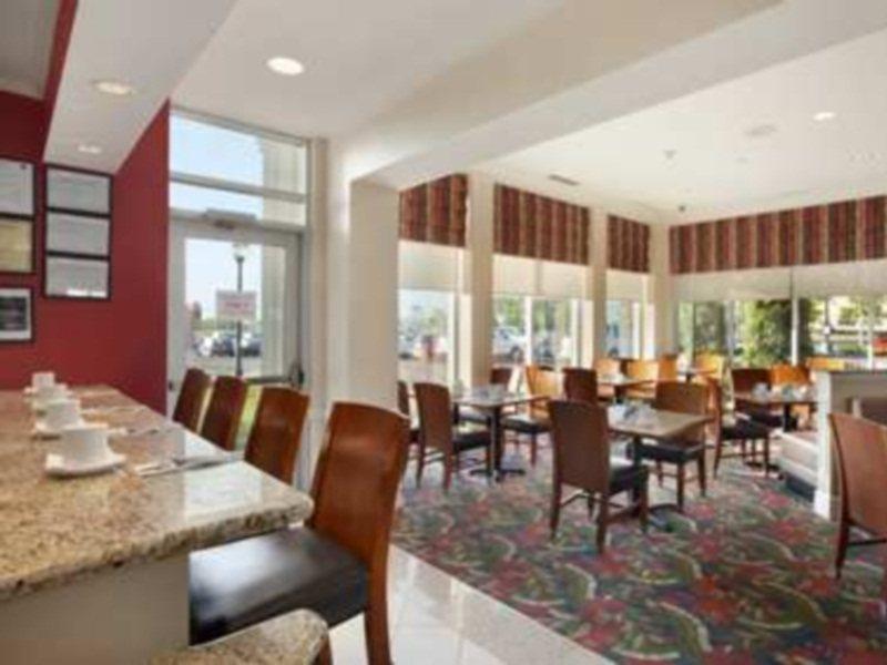 Hilton Garden Inn West Edmonton Buitenkant foto